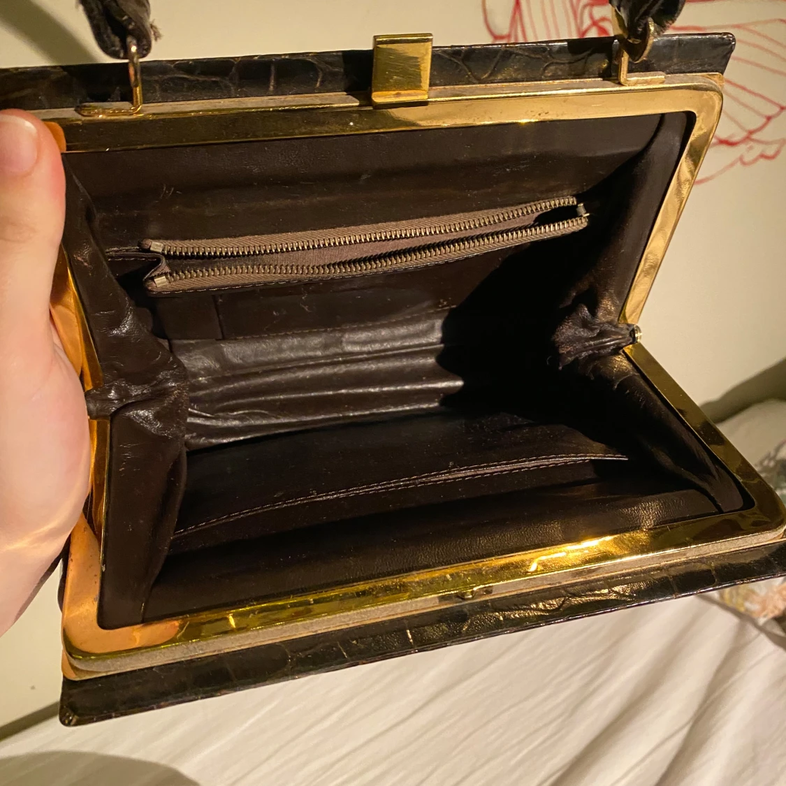 Brun krokodilpräglad handväska - 2