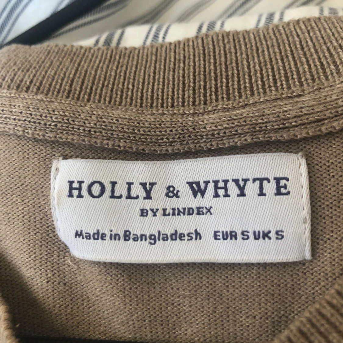 Beige och svart randig tröja från Holly & Whyte - 1