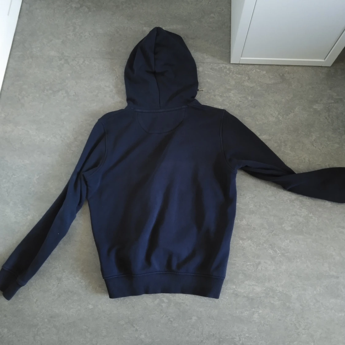 Mörkblå hoodie från Gant - 2