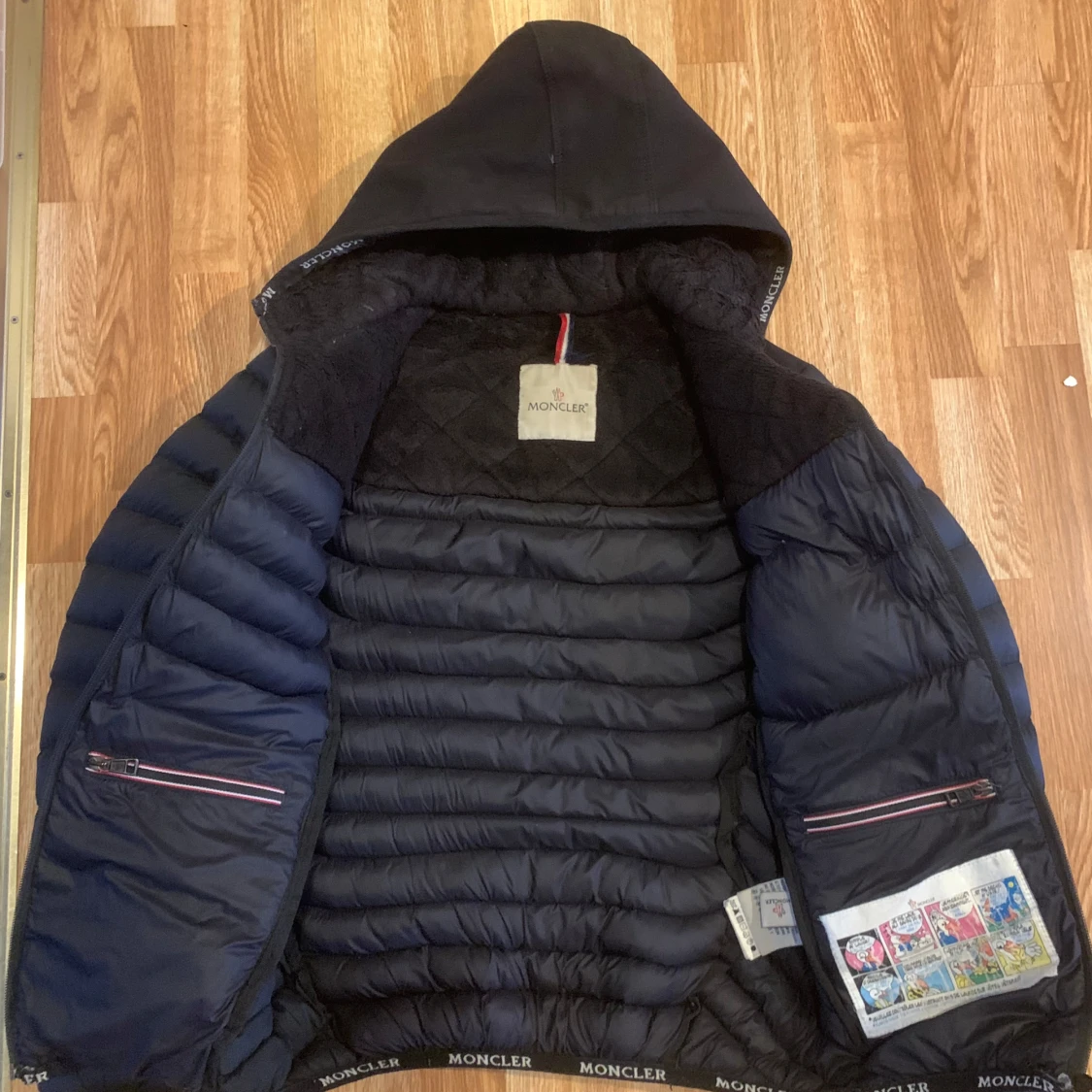Svart dunjacka från Moncler - 1