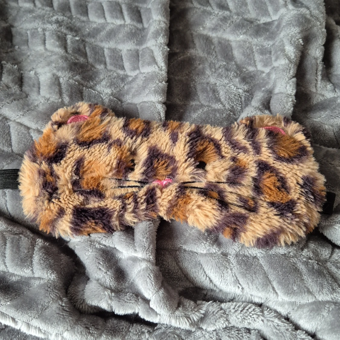 Leopardmönstrad sovmask