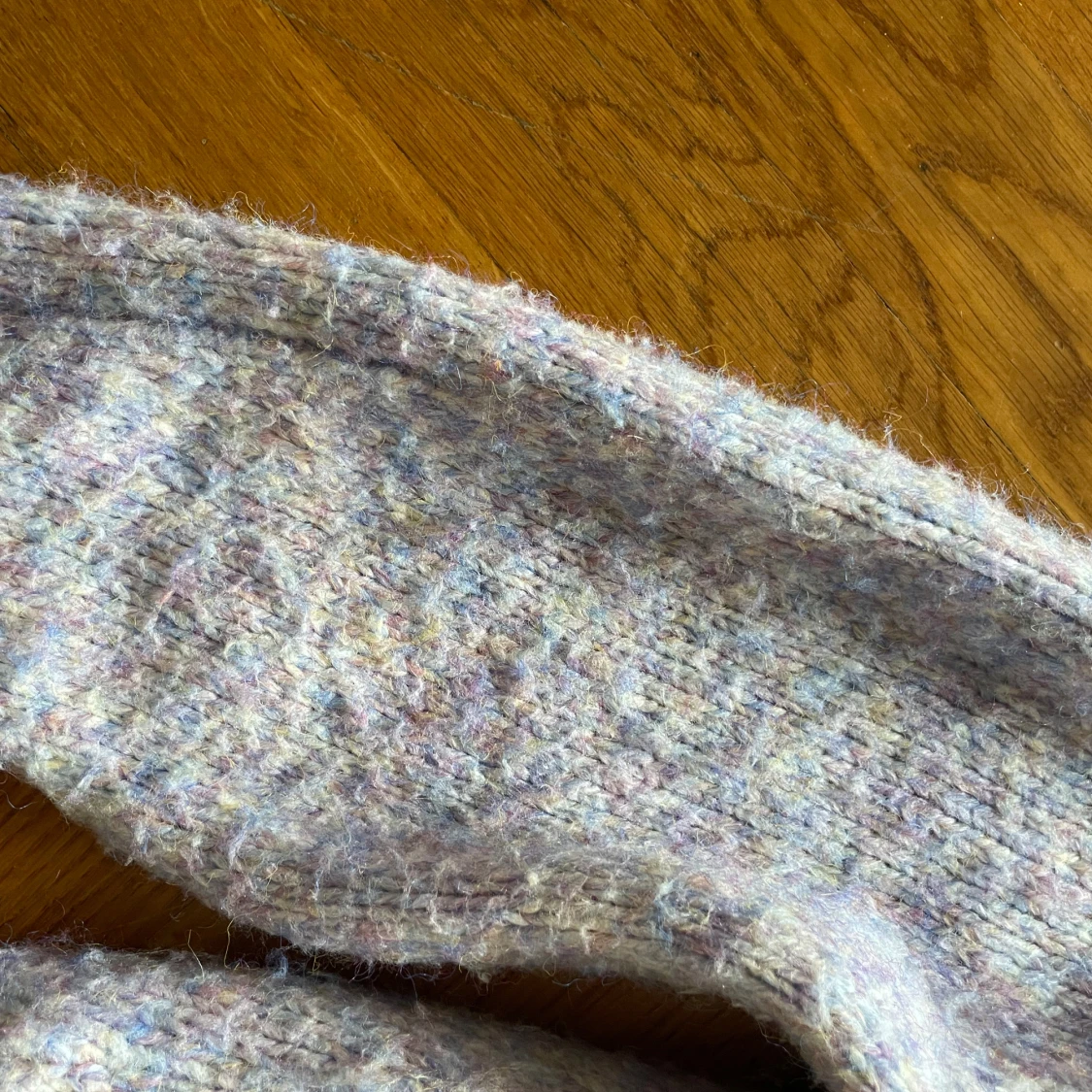 Ljuslila stickad tröja - 1