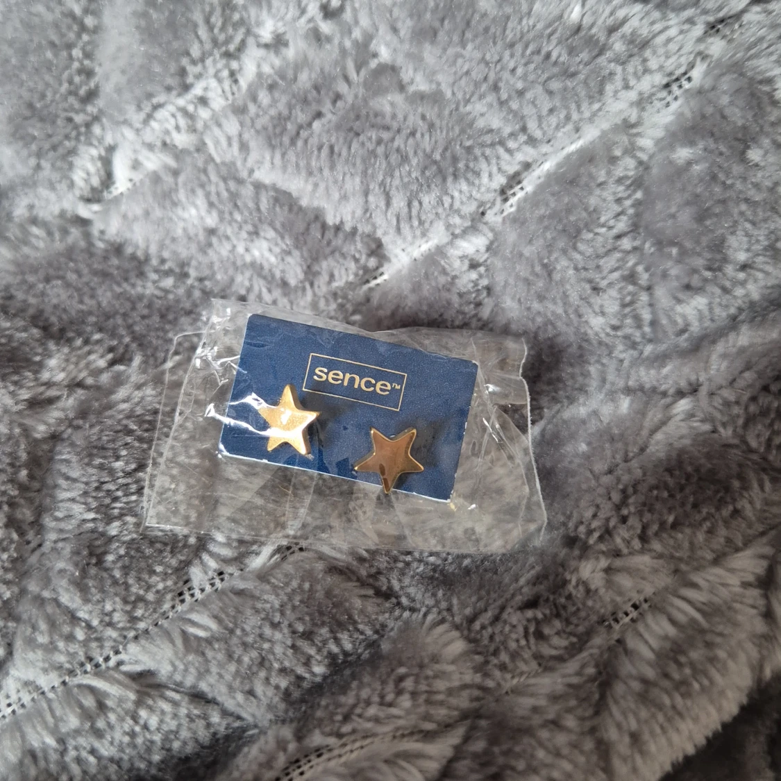 Guldstjärna örhängen från Sence - 2