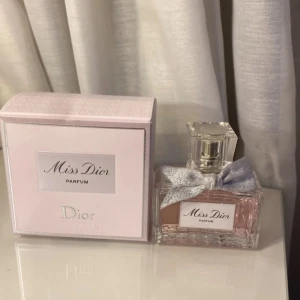 Miss Dior Parfum - Köpt för 990, säljer för 500🥰 kan sänka priset vid snabb affär!