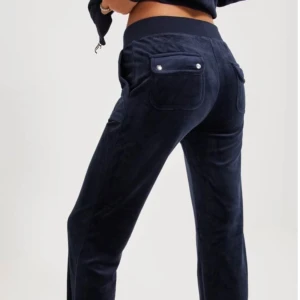 juicy coutcure  - ett par jätte snygga juicy coutcure, dock är dom lite trasiga längst ner eftersom de har varit för långa för mig. Men skriv för privata bilder❤️