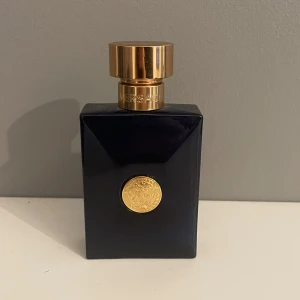 Versace Dylan Blue - Ca 10-20 ml kvar kolla gärna mina andra annonser