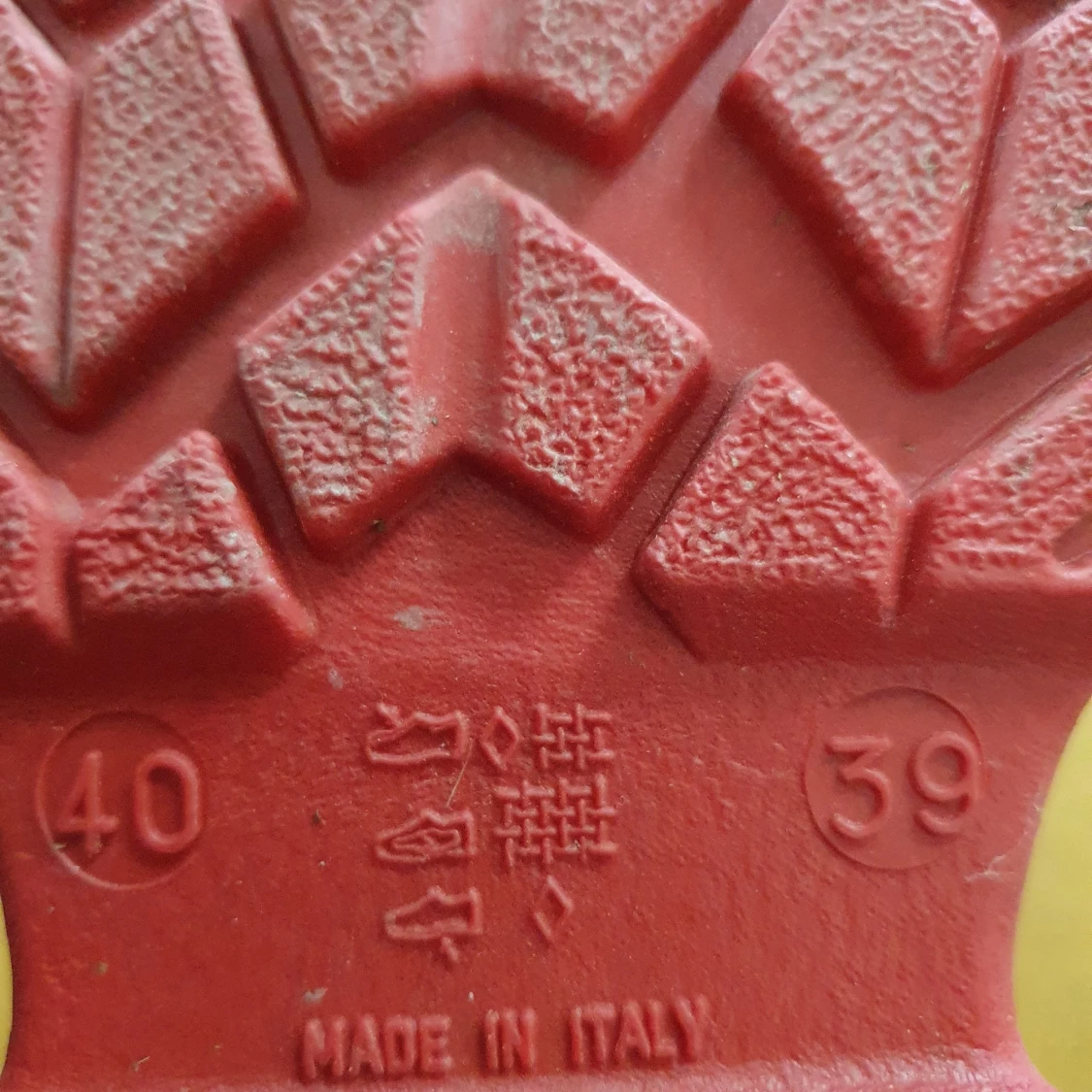 Svart och röd vinterstövlar - 90