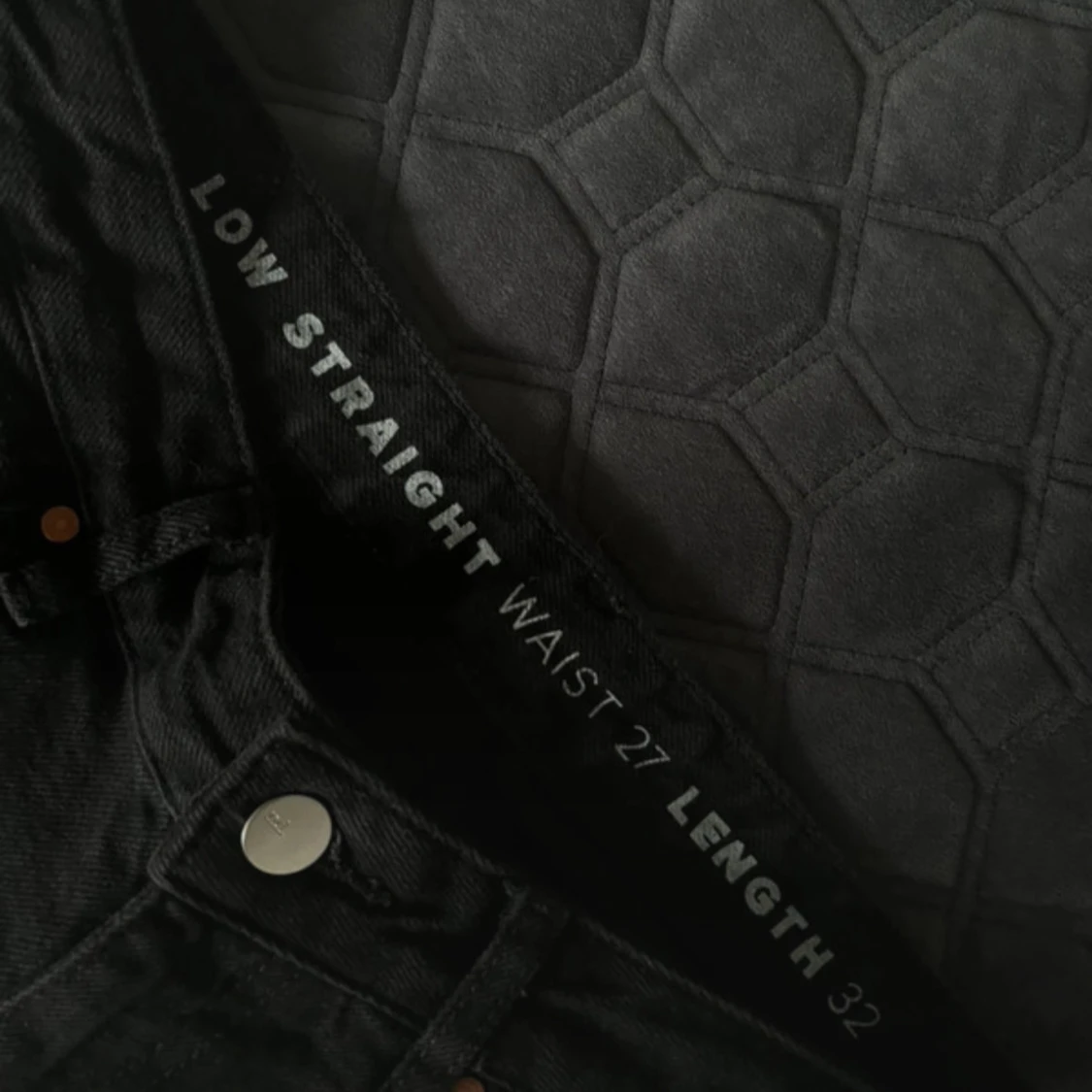 Svarta jeans i low straight modell - 91