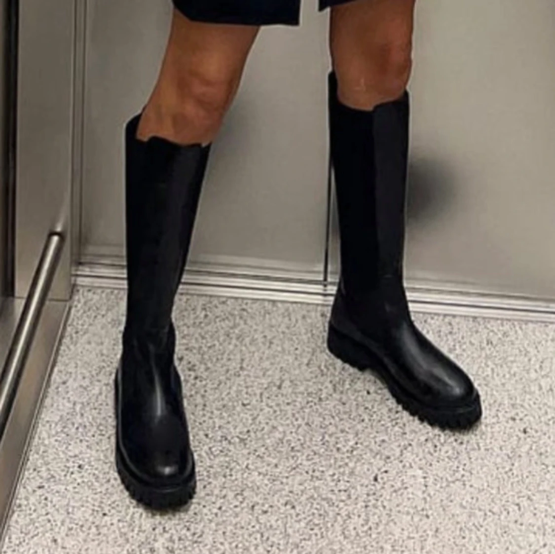 HELT NYA. Knähöga boots - 92