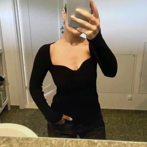 Långärmad topp bikbok - Långärmad stickad topp från bikbok i storlek S. Mycket bra skick. 