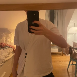 Cool T-shirt  - Fin T-shirt från Zara, storlek S passar S/M! Jättebra skick använd max 3ggr💞❣️