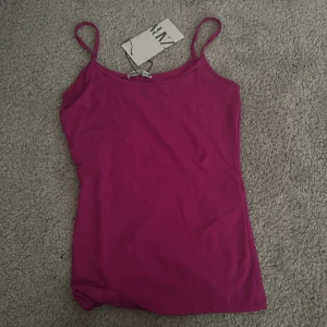 Rosa linnetopp från Zara - Säljer den här pga att den aldrig kommer till användning 