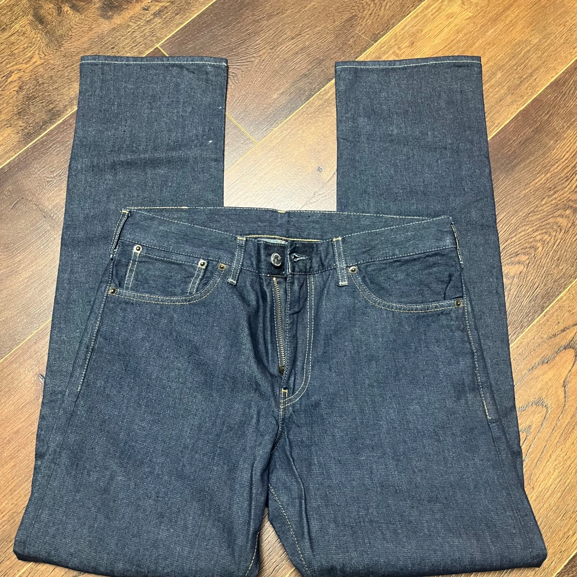 Nya mörkblå jeans från J.Lindeberg - 91