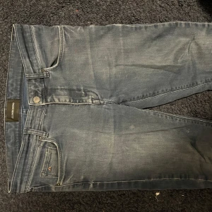 J.Lindeberg jeans - Säljer ett par snygga och coola jeans ifrån J.Lindeberg. Hör av dig vid frågor eller funderingar. Tar även byten. Pris kan diskuteras. 