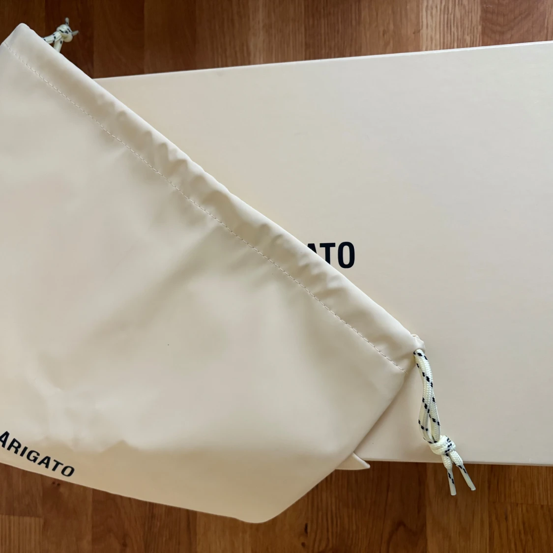 Arigato Clean 360 laceless i svart mocka.  - 93