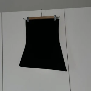 Bandaue topp med slits på sidan - Bandaue topp med slits på sidan från Bik bok i storlek xs