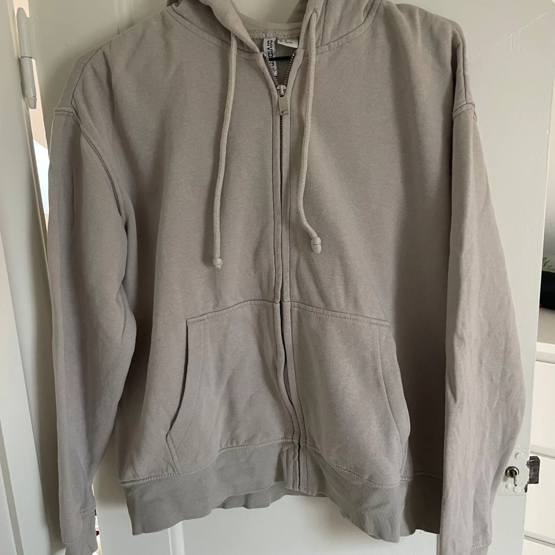 Beige zip hoodie från H&M 