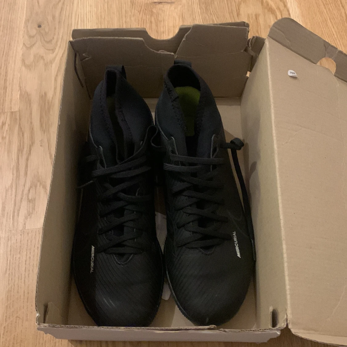 Svarta Nike Mercurial fotbollsskor