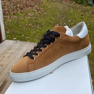 Sandays skor - Har aldrig använt skorna förutom att jag har testat dem, helt nya. Ny pris ligger på 2 000kr