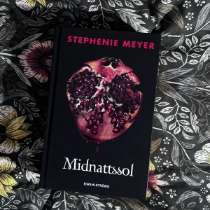 Midnattssol - Stephanie Meyer - En bok i mycket bra skick. 