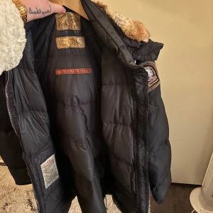 Parajumper longbeer L - Dragkedjan behöver lagas annars bra skick 