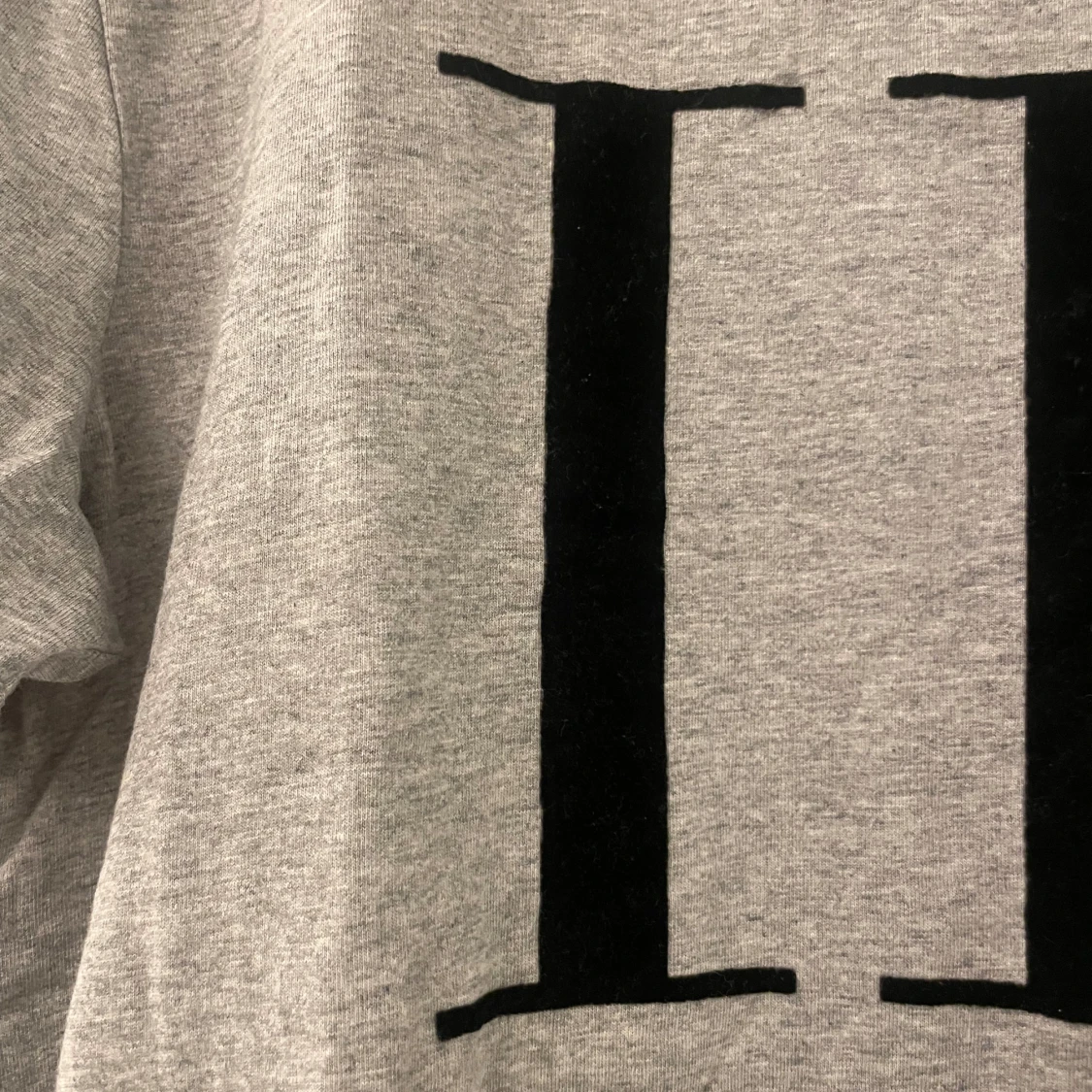 Grå t-shirt från Les Deux - 91