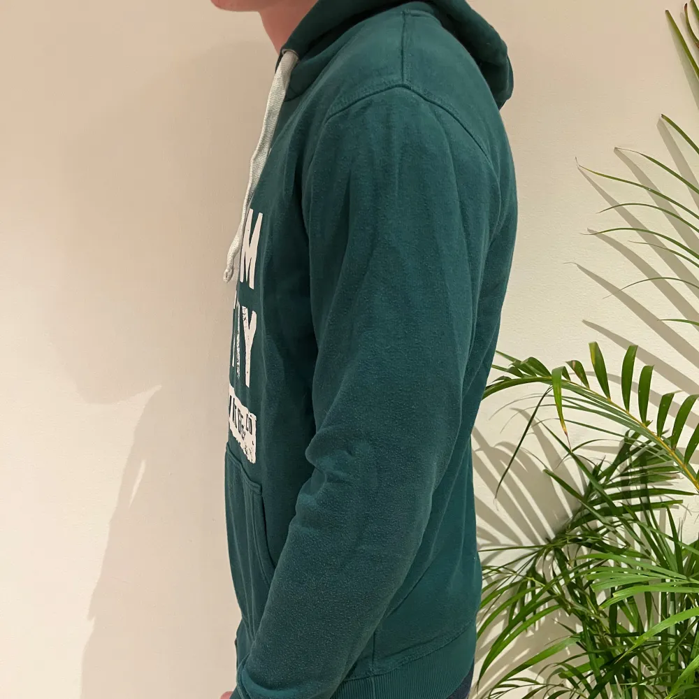 Hoodie herr | Skick: 9/10 | Size - S | Märke - Smog | Fraktar via postnord eller instabox på köparens bekostnad | Hör av dig vid minsta fråga eller fundering // RDL. Hoodies.