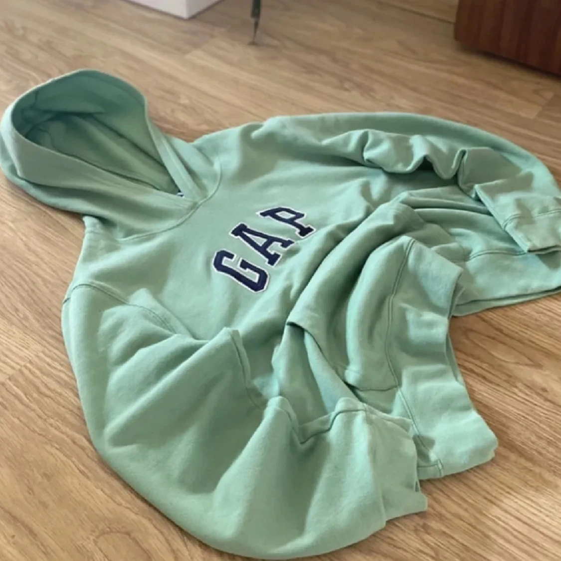 Grön hoodie från GAP - 90