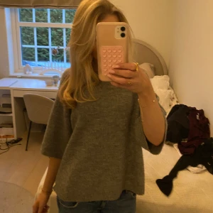 Grå tröja från lager 157💓💓 - Säljer en grå tröja från Lager 157 i storlek XS💘jättefin tröja med bra skick som inte har kommit till användning 💓