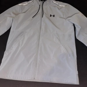 Under armour jacka - Herr L stor i storlek 