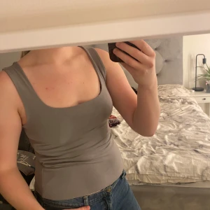 Grått linne från 157 - Säljer ett modernt grått ”linne” från 157 i storlek M. Använt fåtal ggr. 