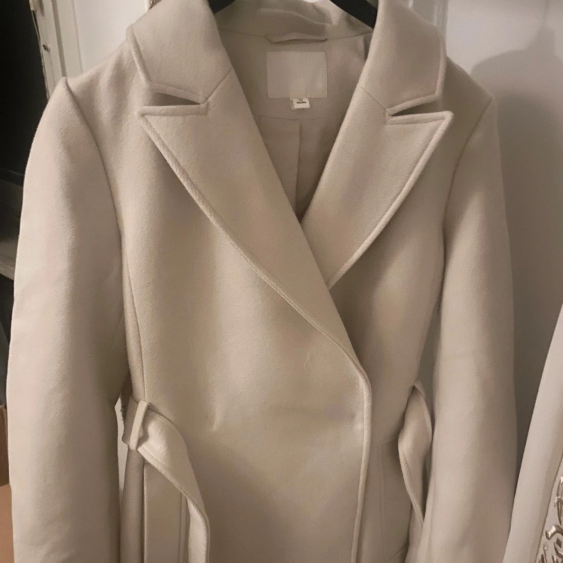 Beige kappa med bälte - 91