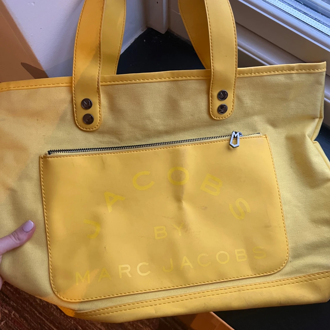 Gul shoppingväska från Marc Jacobs - 90