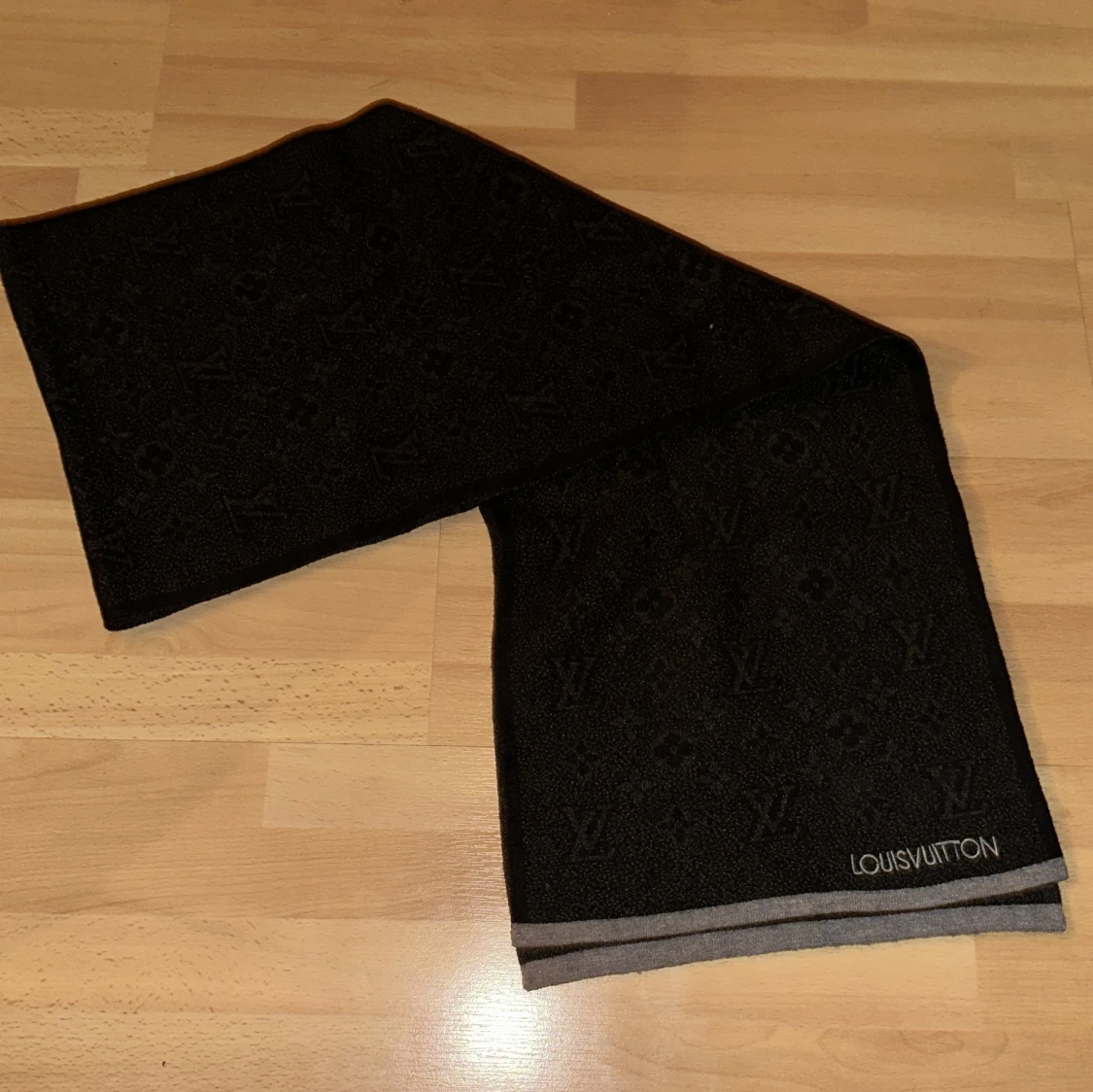 Svart halsduk från Louis Vuitton - 91
