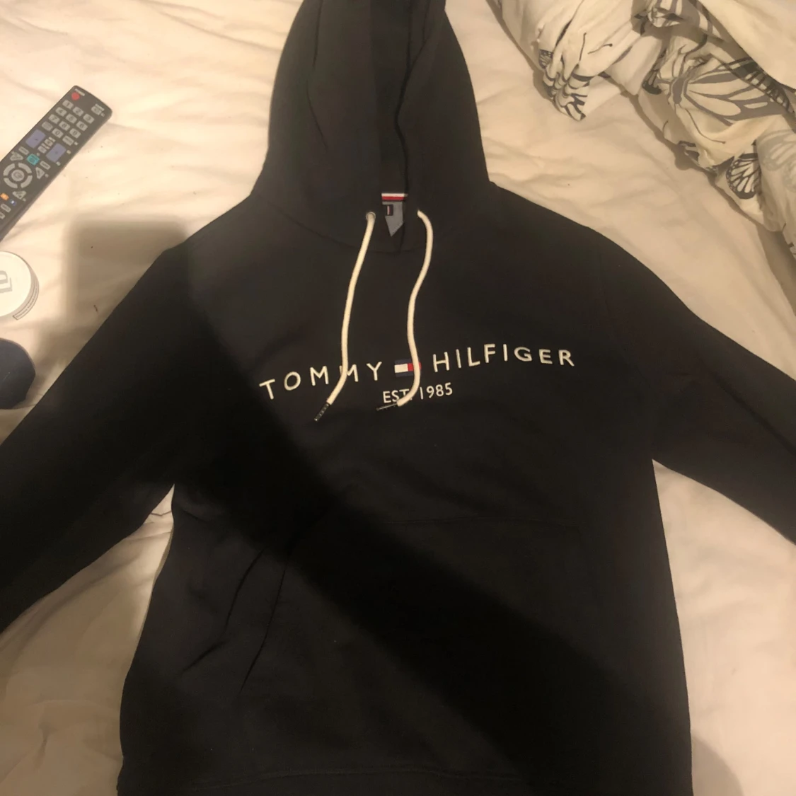 Svart hoodie från Tommy Hilfiger