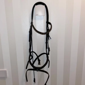 Träns från fairfield - Använt en gång pga för stort för min häst, käkremmen går att ta lös.  Storlek x-Full 