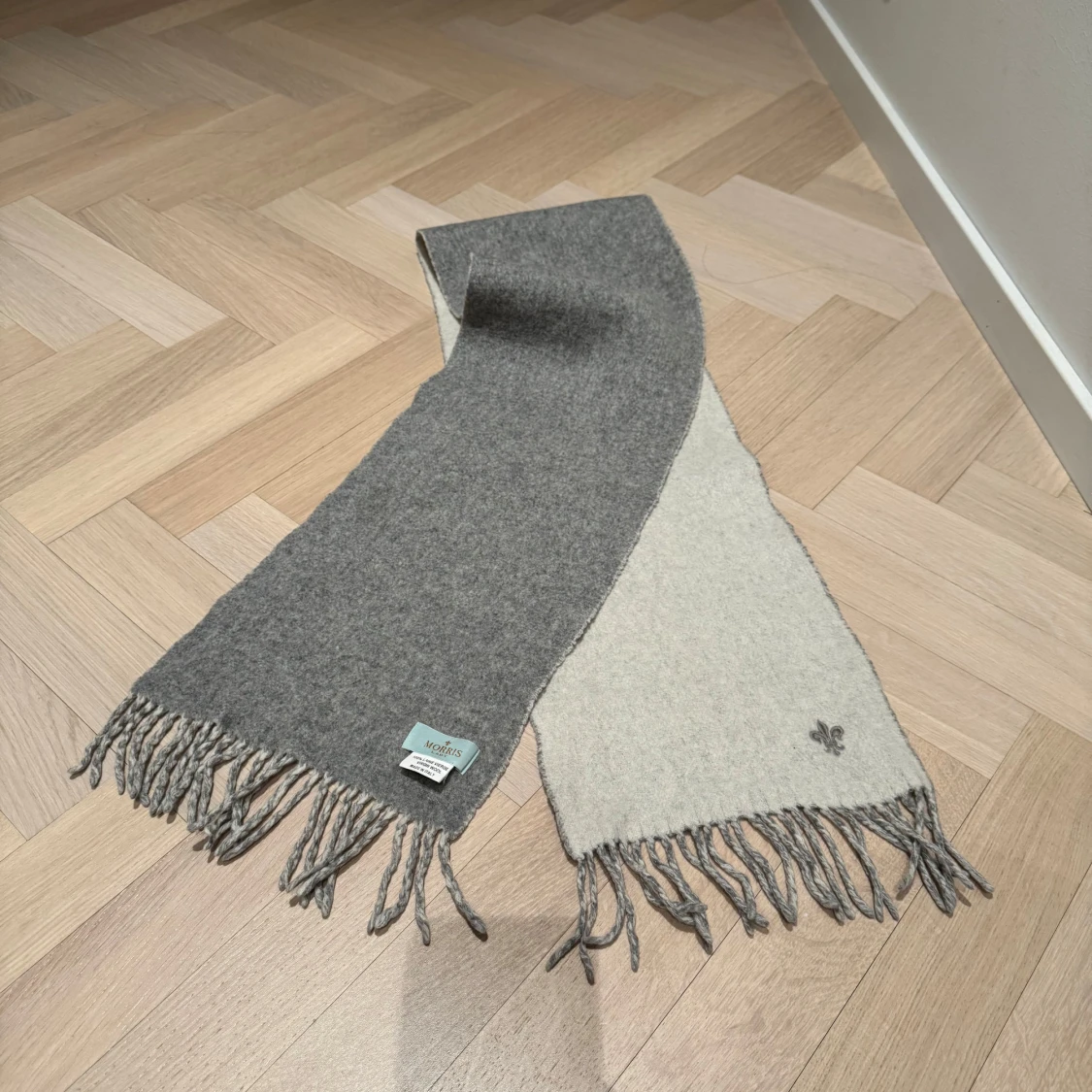 Grå och vit halsduk från Morris - 92