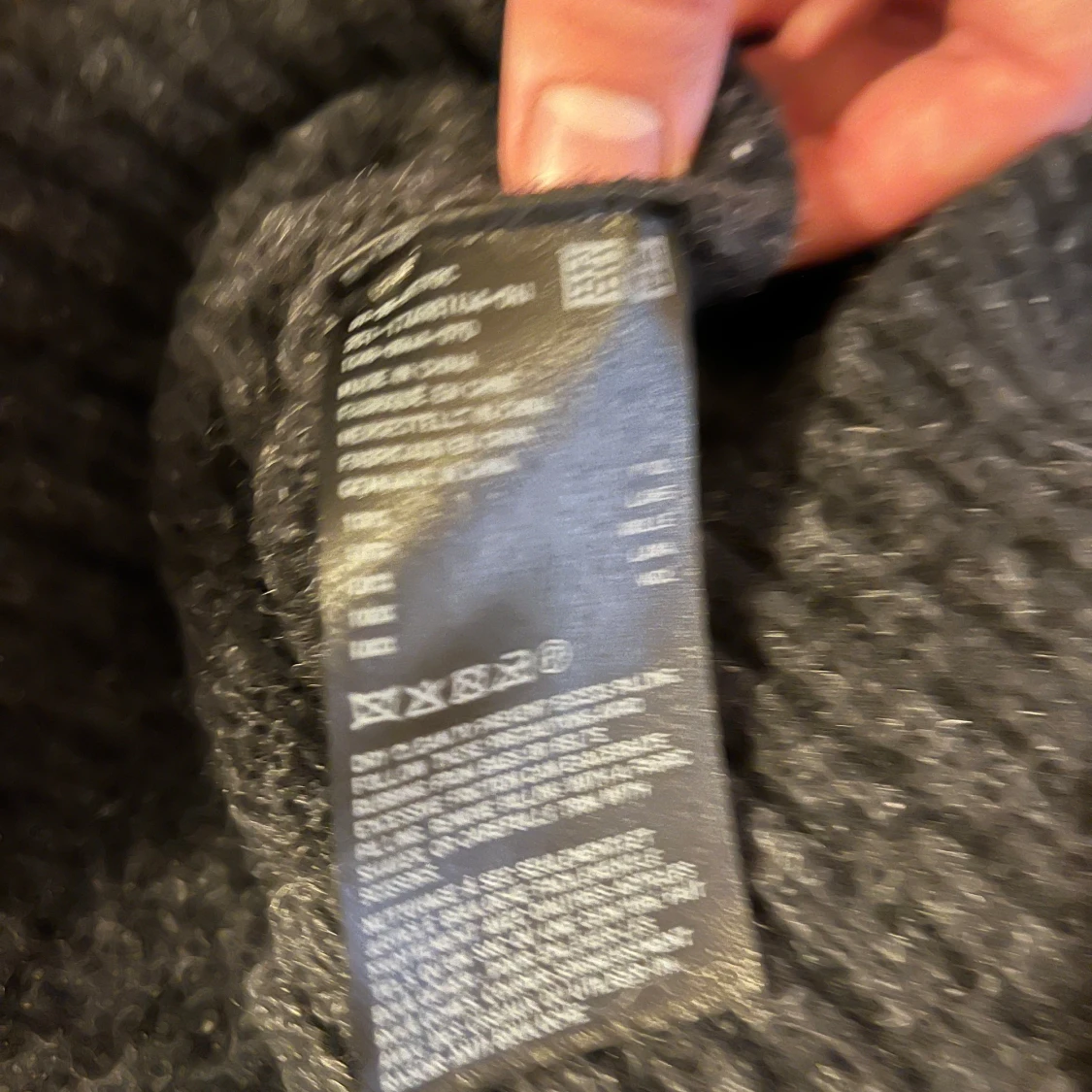 Mörkgrå stickad tröja från Uniqlo - 93
