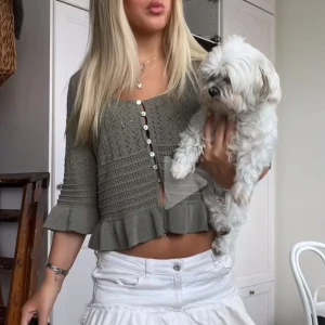 Blus - Vit blus från Lindex (första bilden är samma modell i grön)