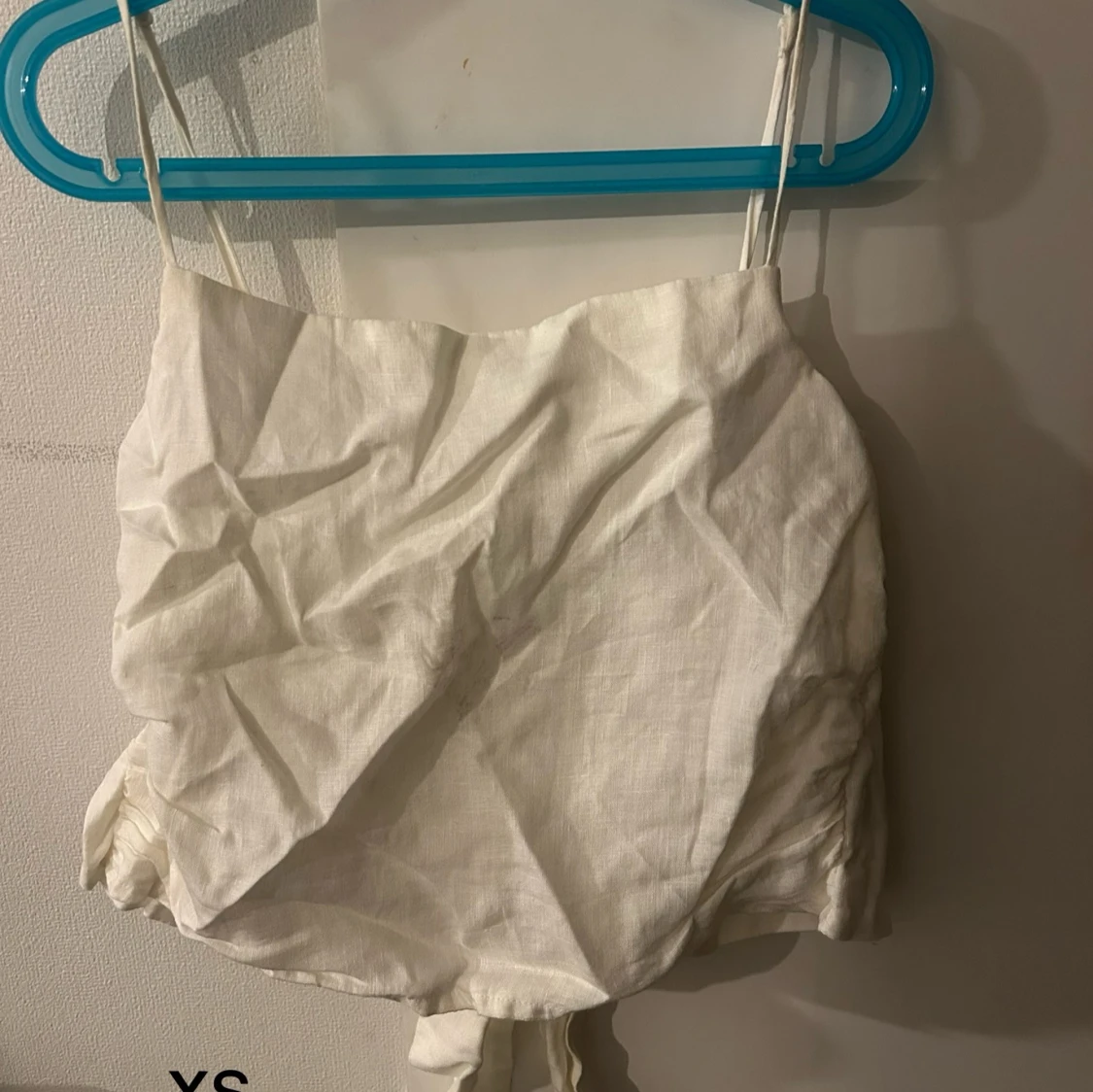 Vit linnetopp med knyt