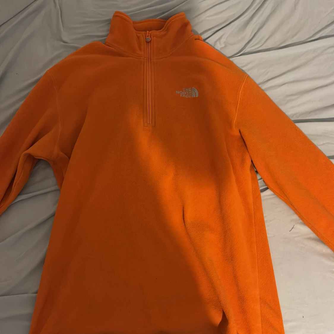 Orange fleece tröja från The North Face