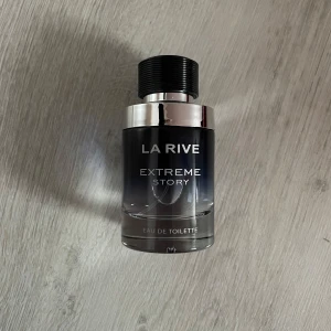 La Rive Extreme Story Eau de Toilette 75ml - Säljer en flaska La Rive Extreme Story Eau de Toilette. 100 mll aldrig använd ! 