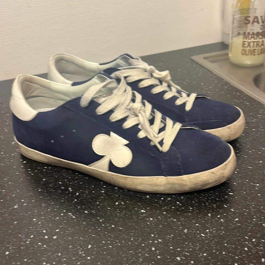 Blå sneakers från The Gallerist - 90