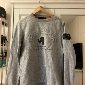 Sail Racing Sweatshirt - Inte använt på länge därför säljer jag vidare i mycket gott skick!