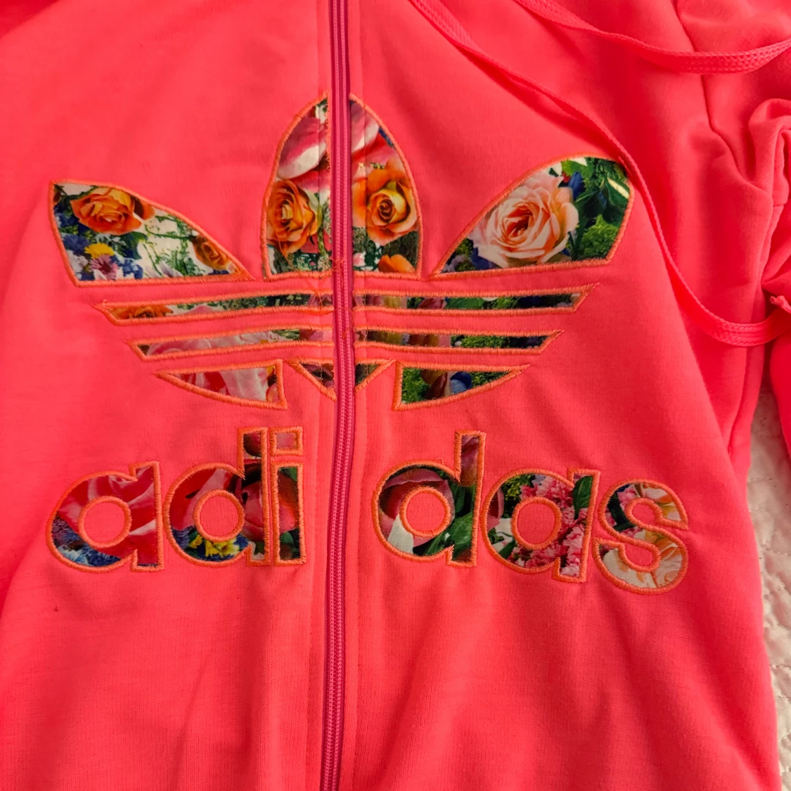 Rosa hoodie från Adidas Originals - 90
