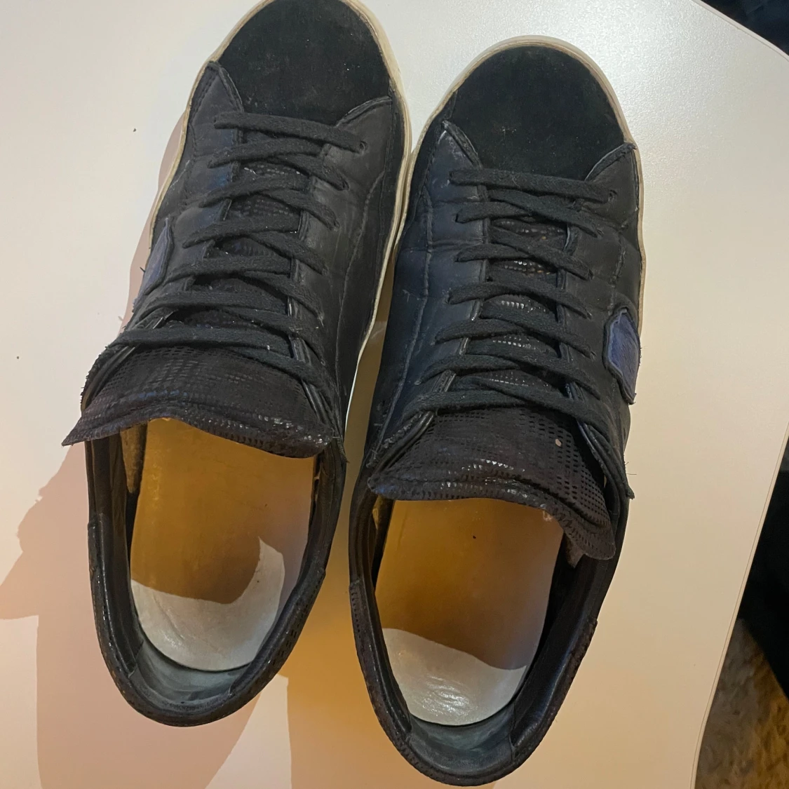 Svarta Philippe modeles med blå logga  - 91