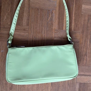 Liten handväska  - Priset går att diskutera vid en snabb affär!💗