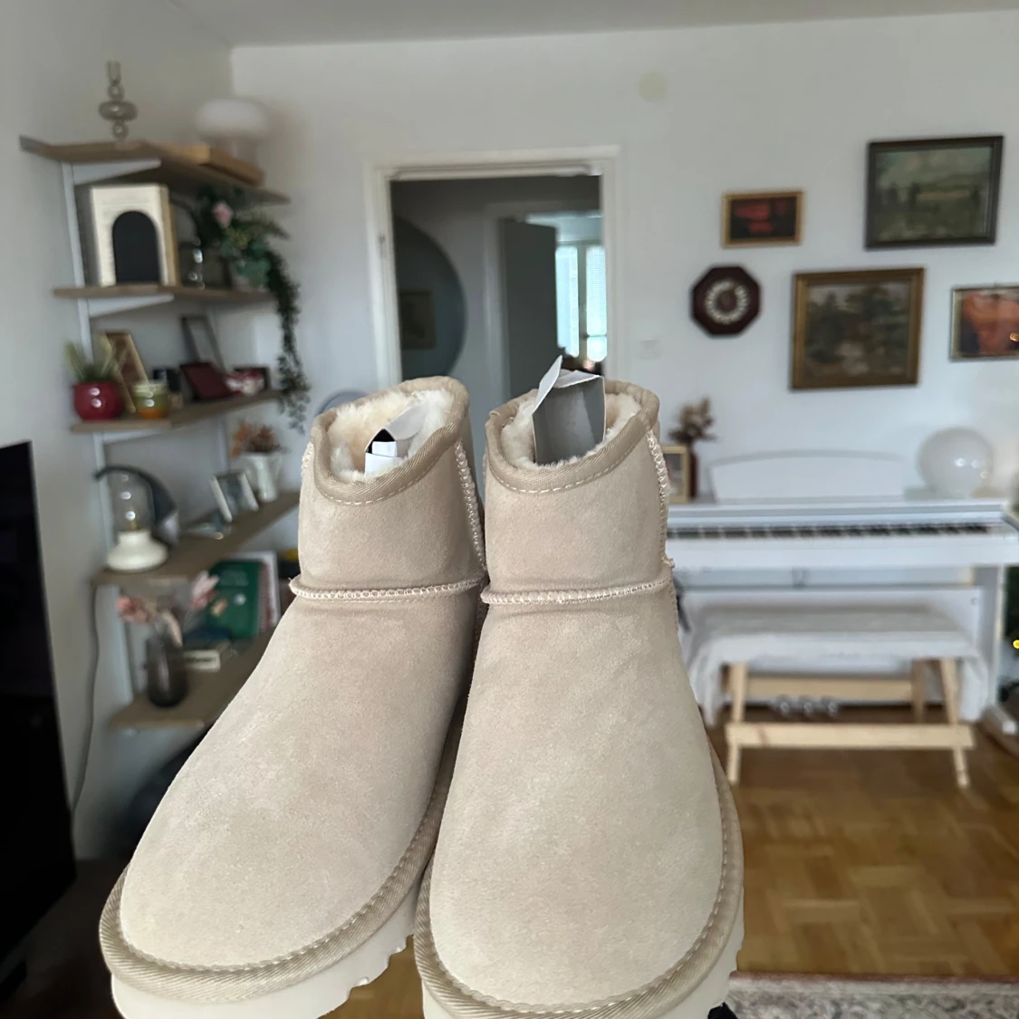 Uggs I färgen Sand storlek 40  - 91