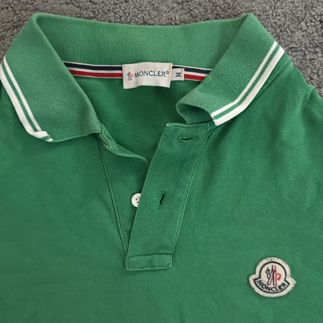 Grön pikétröja från Moncler - 90