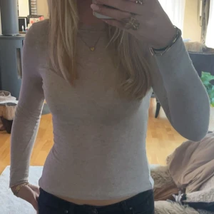 Beige långärmad tröja - Beige skön tröja från intimissimi 